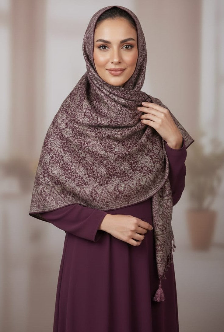 Woman wearing a plum and silver-taupe jacquard pashmina shawl as a headwrap by Pashminaé Official.